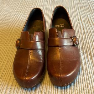 Dansko size 41 (women’s US 10/men’s 8). Worn once. Excellent condition.